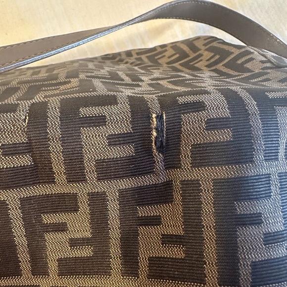 Fendi Shoulder Bag - Picture 4 of 7